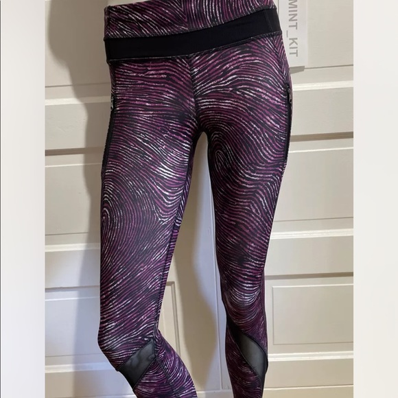 Lululemon Inspire Tight II size 10
Seawheeze 2016 - 7/8-length tight - Picture 3 of 14